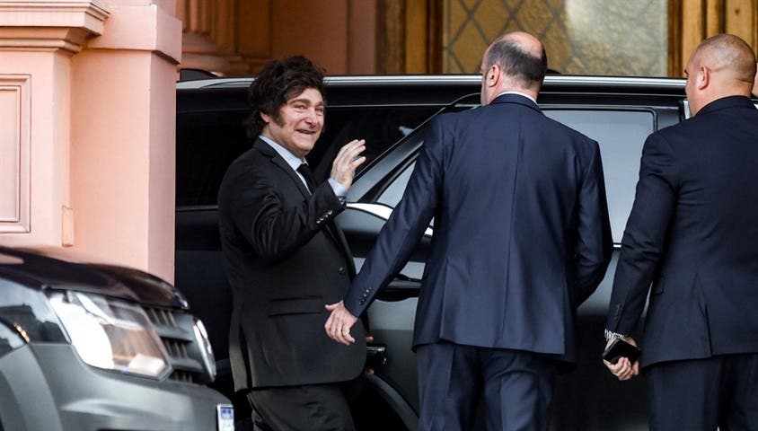 Javier Milei se reunirá hoy con el nuevo Gabinete tras un fin de semana de designaciones