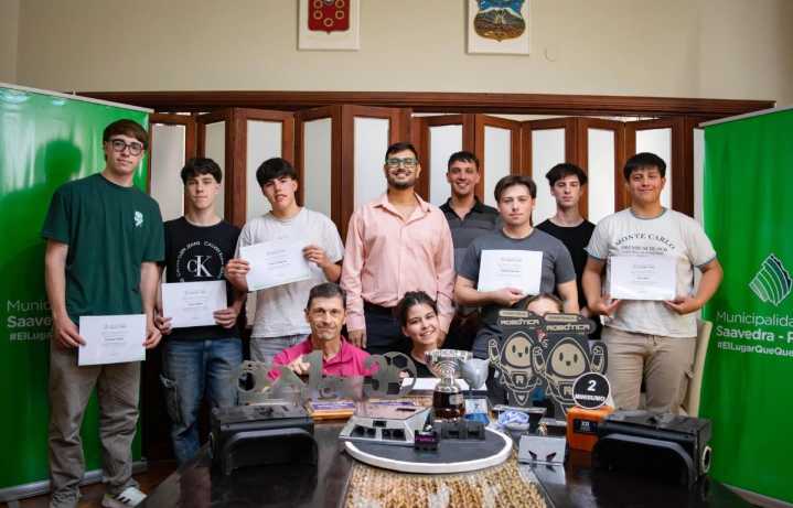 Educación Nebot recibió a los alumnos de la Técnica que se destacaron en la Liga Nacional de Robótica