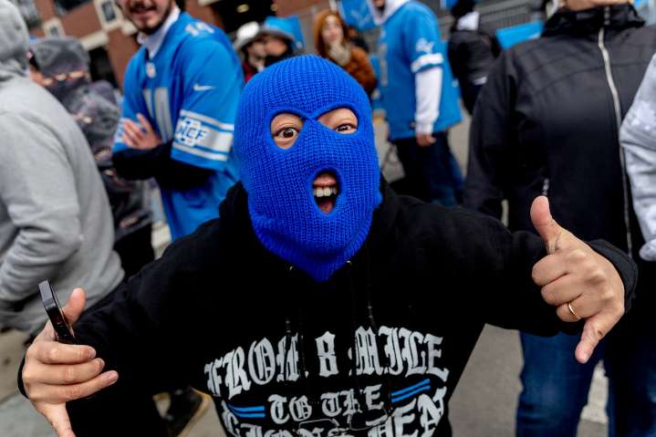 Lions hanging tight with Packers at halftime despite Amon