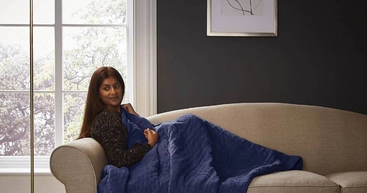 Black Friday deal on 1p-an-hour throw that 'saves having heating on' is cheaper than Amazon