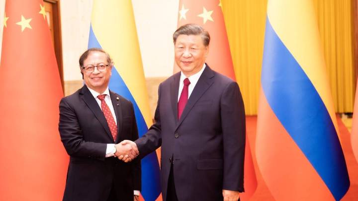 Viaje oficial del Gobierno Petro a China se reprograma en medio de choque con congresistas por reuniones en Taiwán