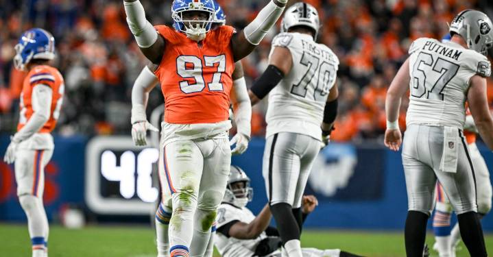 Broncos sign DT Malcolm Roach to a three-year contract extension