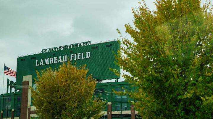 Panthers want to appreciate football history in Green Bay, while making their own