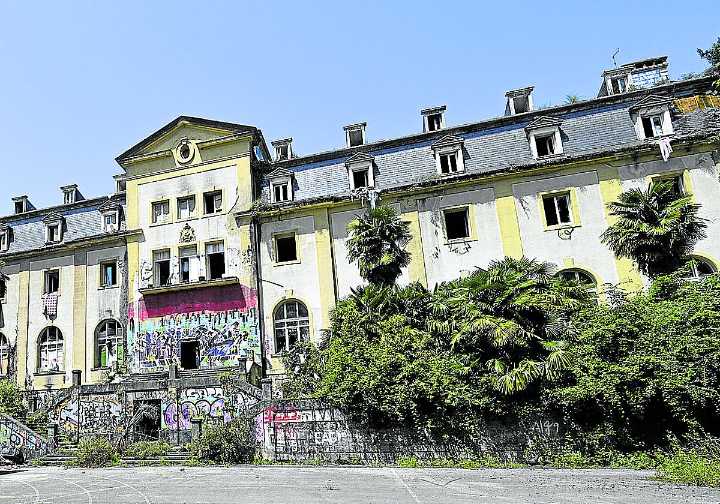 El juzgado autoriza el desahucio de 111 personas del instituto okupado en Martutene