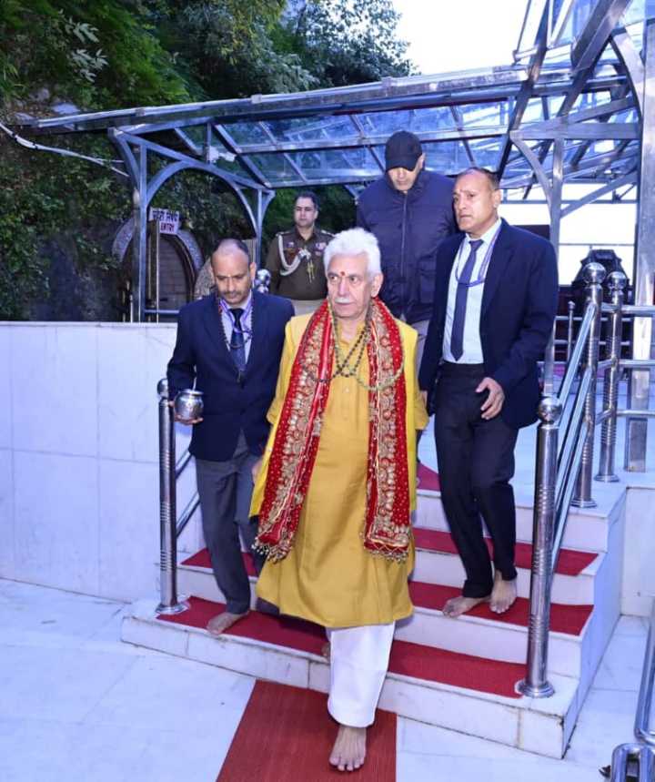 LG Manoj Sinha offers prayers at Shri Mata Vaishno Devi Shrine