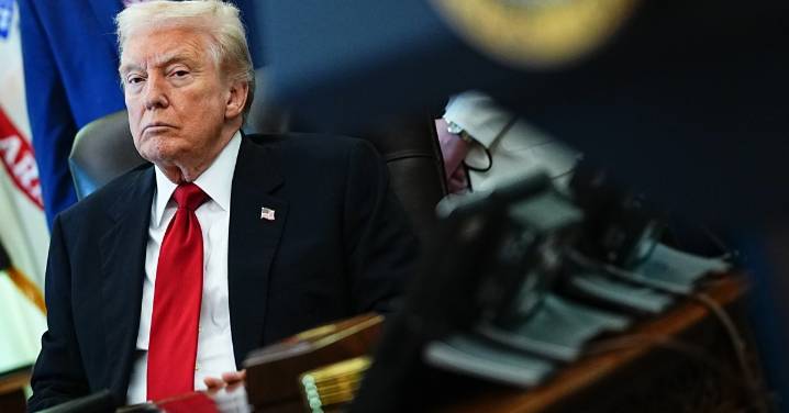 Afirma Trump que Pelosi “hace un gran servicio al país” con su retirada