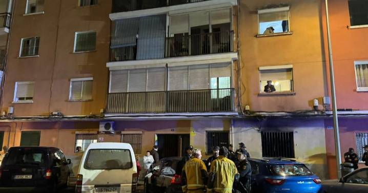 Dos intoxicados por inhalación de humo tras un incendio en un edificio de seis plantas en Son Gotleu