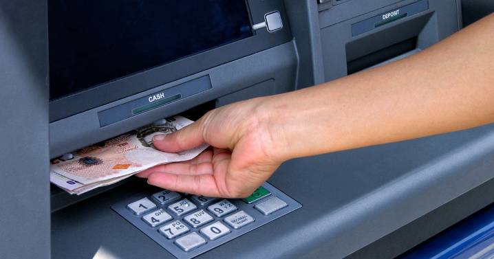 £300 payments to begin arriving this month from DWP