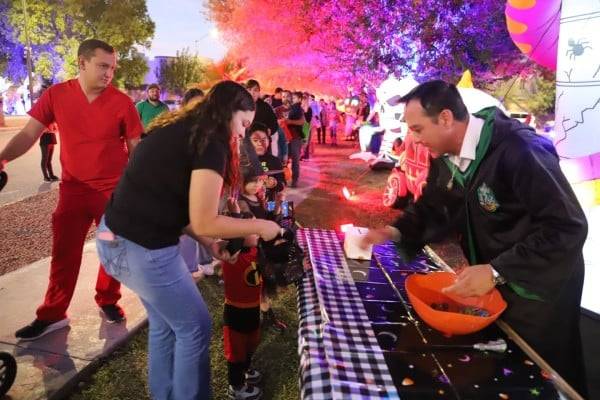 Retumbó en las calles el ‘queremos Halloween’
