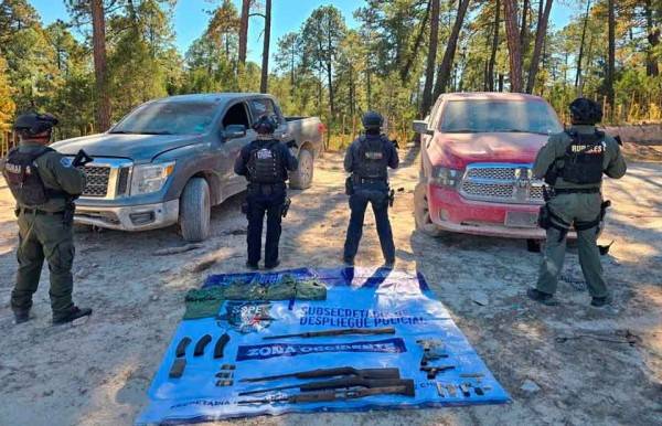 Aseguran armas y vehículos con reporte de robo en Guachochi