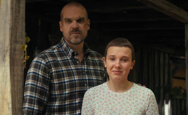 Millie Bobby Brown denuncia a David Harbour por hostigamiento durante el rodaje de "Stranger Things 5"