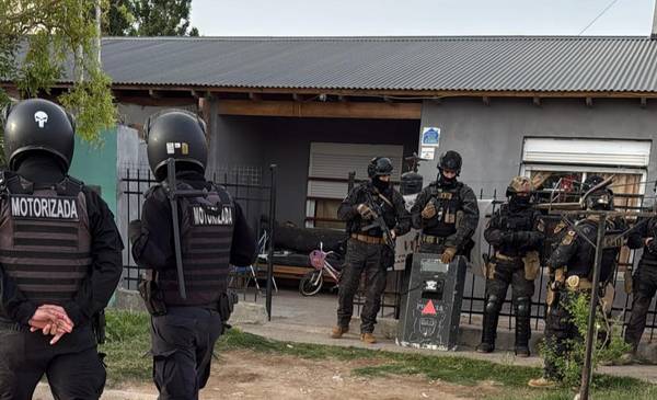 Allanan la vivienda de un supuesto organizador de picadas ilegales en Bahía