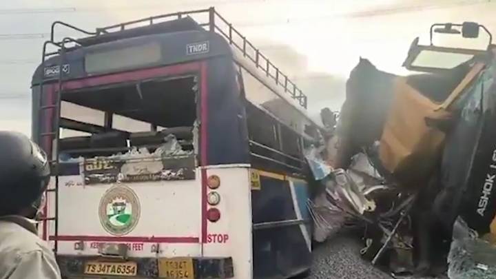 16 killed after truck on wrong side collides head