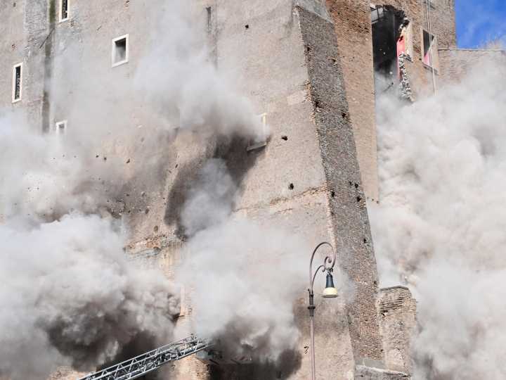 Murió un obrero que había sido rescatado en el derrumbe de una torre medieval en Roma