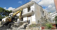 Calvià derriba dos hoteles obsoletos en Peguera y Magaluf para ganar espacio público