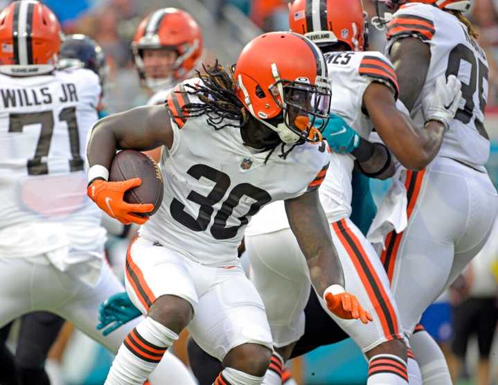 Patriots add three-time Super Bowl champion and veteran running back to roster