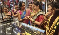 Gold rallies Rs 1,300 to Rs 1,25,900/10g; silver bounce Rs 2,460