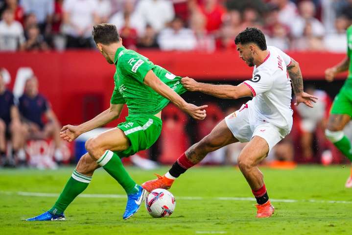 Los canteranos sevillistas van calentando el Gran Derbi