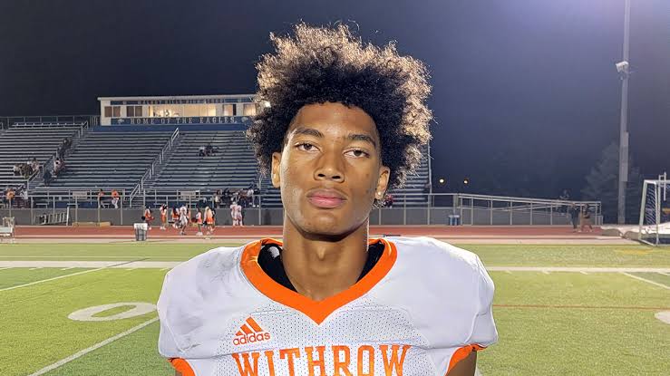 5-Star Chris Henry Jr. Makes Sad Career Announcement After Big Ten Rival’s Poaching Attempts 5-star WR Chris Henry Jr. delivers a tough career update after a Big Ten rival’s aggressive poaching attemp