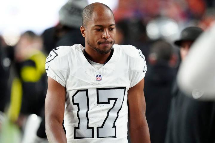 Who Are Tyler Lockett’s Parents? Meet NFL WR’s Father Kevin Lockett and Mother Nicole Edwards Discover who Tyler Lockett’s parents are and how their athletic roots and guidance shaped his career as a 