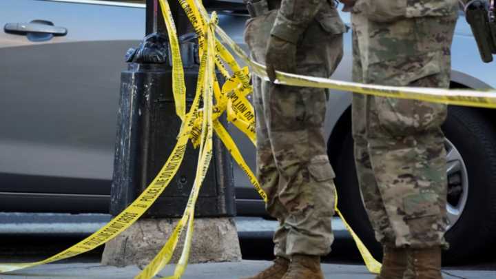 Proceso de verificación de antecedentes de afganos está bajo nuevo escrutinio tras el tiroteo en Washington