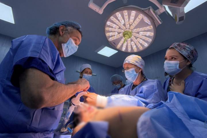 Realizan cirugías reconstructivas de microtia y secuelas de parálisis facial