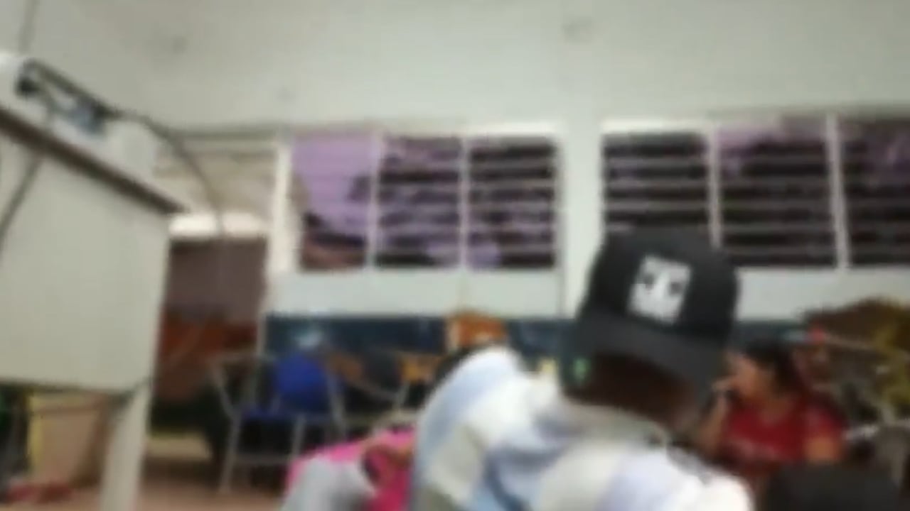 Video: Docentes de la Institución Educativa Alfonso López Pumarejo, en Potrerito, Jamundí, quedaron en medio del fuego cruzado