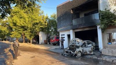 Delincuentes incendian dos viviendas y en una un bombero queda lesionado en la avenida Aquiles Serd�…