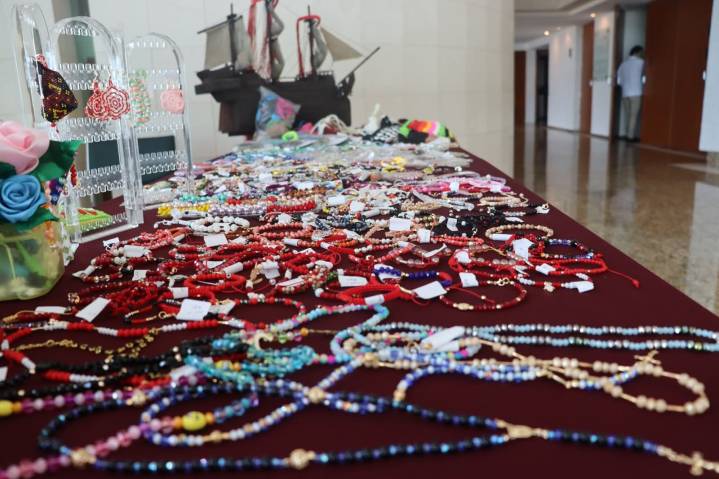 ARTESANÍAS CREADAS EN CENTROS PENITENCIARIOS DE CAMPECHE LLEGAN A LA EXPO MANOS CREATIVAS ICATCAM 2025