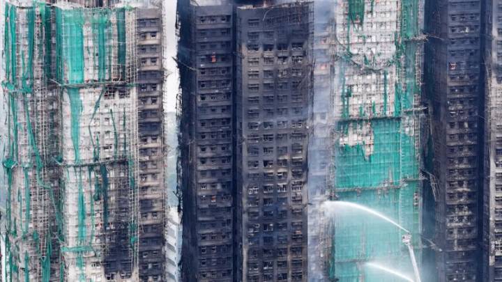 El incendio de Hong Kong reaviva el debate sobre los andamios de bambú