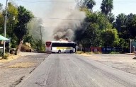 Bloqueos, balaceras y quemas de vehículos sacuden Michoacán a horas del cambio en Seguridad Pública
