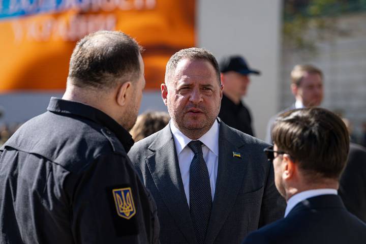 Zelenskyy top aide resigns after anti