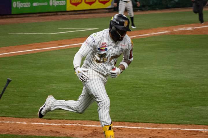 Harold Castro supera, por poco, al súper prospecto Jeferson Quero y gana el Jugador de la Semana