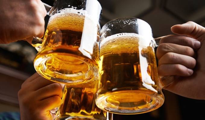 ¡Atención! Beber tres copas diarias aumenta 70% la gravedad de los derrames cerebrales