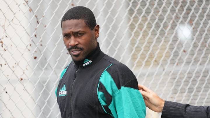 Antonio Brown released from Miami jail to await attempted murder trial