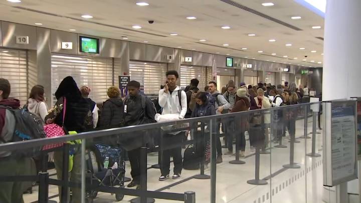 Health officials warn of possible measles exposure at PHL