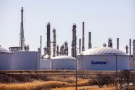 Suncor reports record production despite lower oil prices