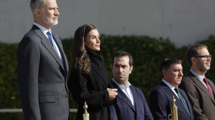 Los Reyes llegan al Aeropuerto Internacional de Chengdu en su primera visita de Estado a China