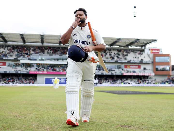 Pant retires hurt after multiple blows, returns to score 65