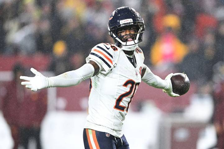 Chicago's All-Pros? Nahshon Wright's breakout season? Plus, Week 13 picks: Bears mailbag