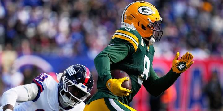Packers RB Josh Jacobs won’t require surgery after hurting his knee against Giants, AP source says