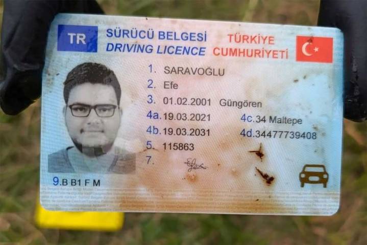 Investigan la muerte de un ciudadano turco, cuyo cuerpo fue hallado en una ruta con una máscara del Hombre Araña