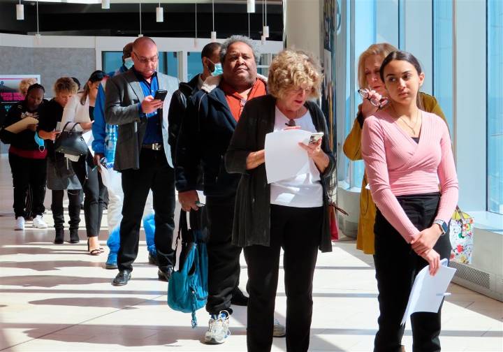 Fewer Americans sought unemployment benefits last week as job cuts stay low