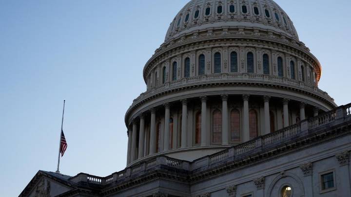 El Senado consigue la mayoría de votos necesarios para reabrir el gobierno federal en EEUU