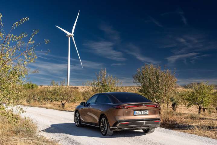 Cuerva y Mazda Motor Europe colaboran en Guadix para impulsar la movilidad eléctrica