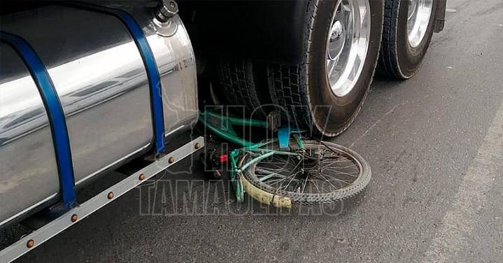 Ciclista sufre fractura expuesta tras ser arrastrado por un tráiler en Nuevo Laredo