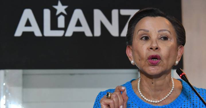 Nydia Velázquez se retira del Congreso de Estados Unidos