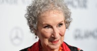 Margaret Atwood, autora de El cuento de la criada, publica primera autobiografía