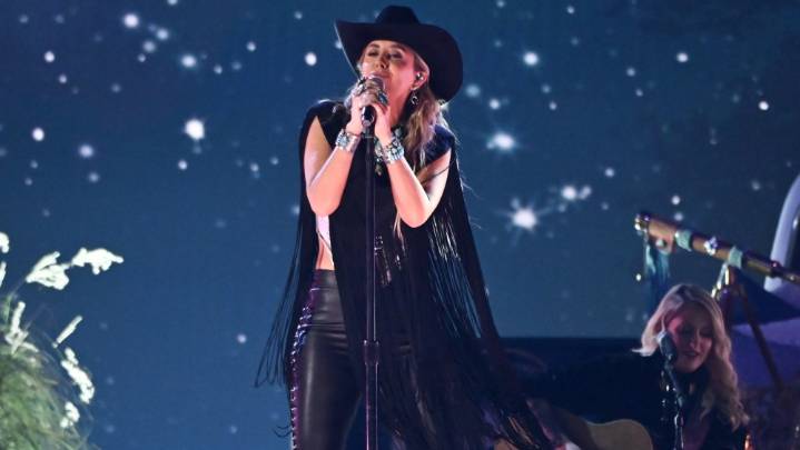 How to Watch the CMAs Online Free