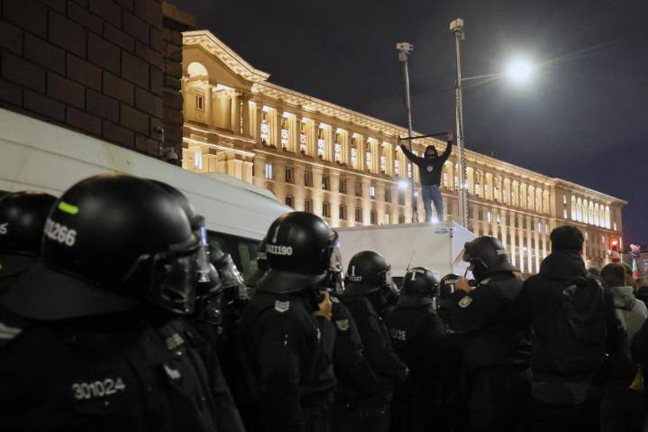 Bulgaria withdraws 2026 budget proposal following street protests